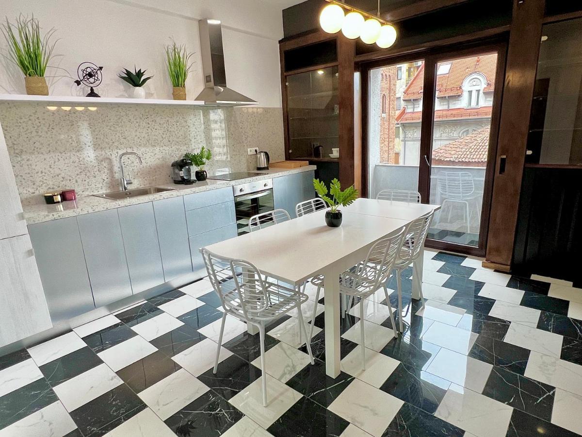 Elegant Two Bedrooms Bucharest