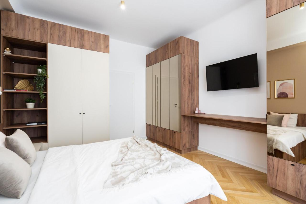 Old Town Bucharest, Luxury 2 Bedrooms * Bucureşti