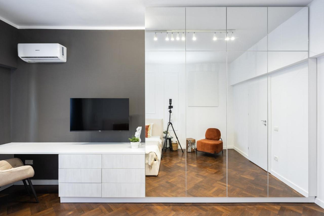Apartment Elegant Two Bedrooms Bucharest
