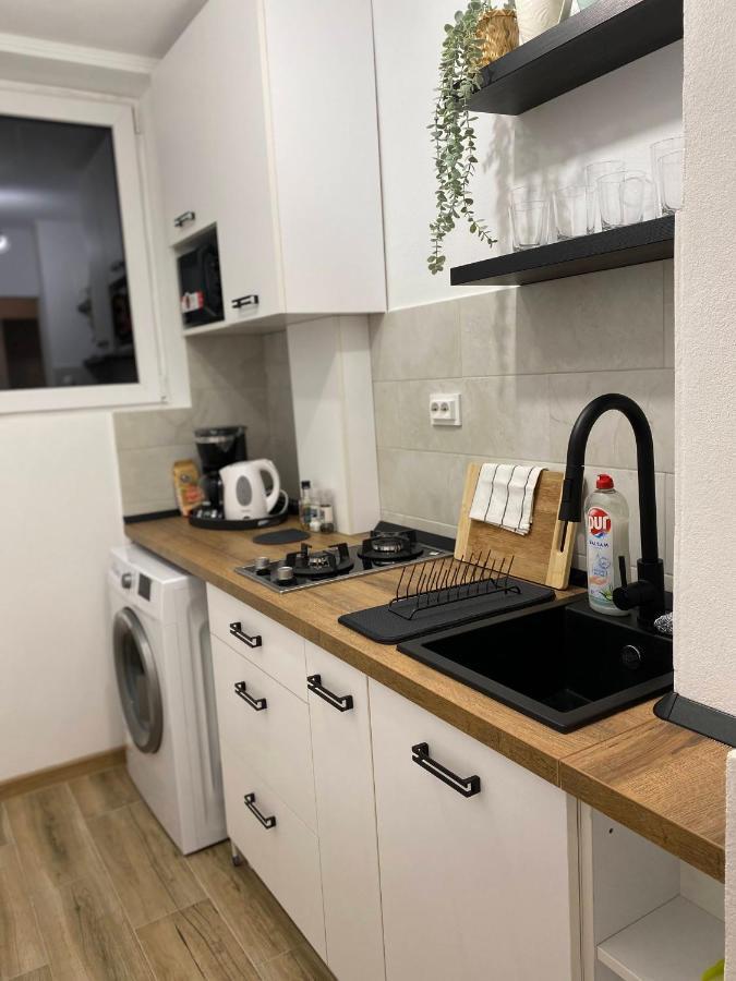 Cozy North Railway St - 4 Min Walk Apartament