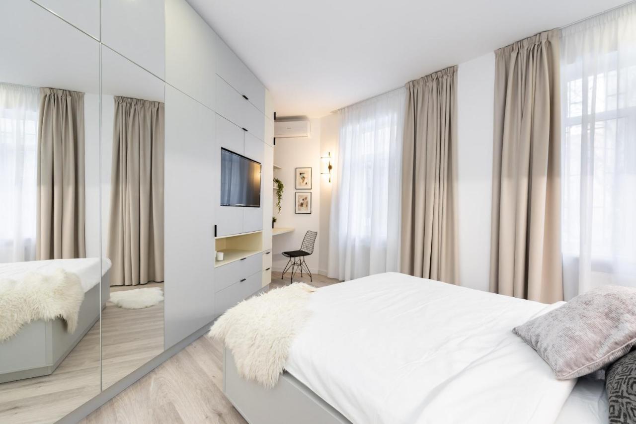 Four Bedroom Apartment, Old Town * Bucharest