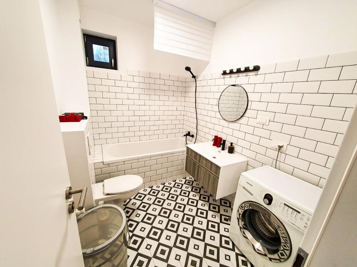 Urban Retreat: Industrial Chic 1br Ap - Heart Of Apartamento Bucareste