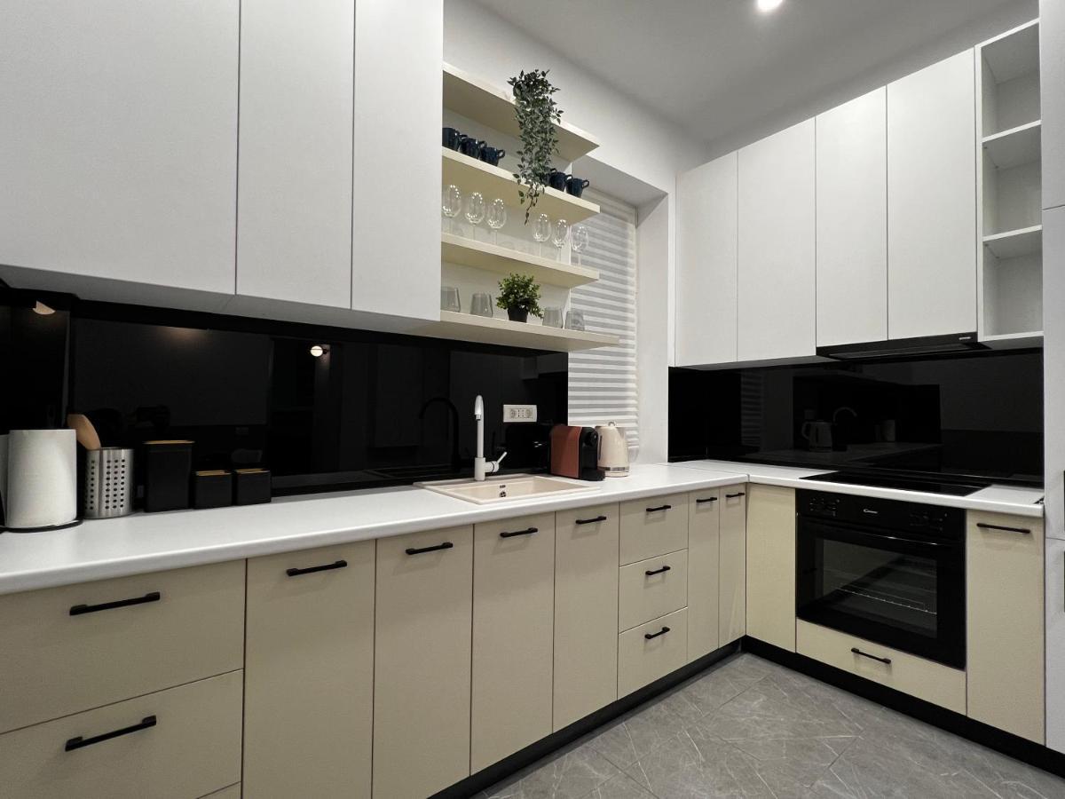 Four Bedroom Apartment, Old Town