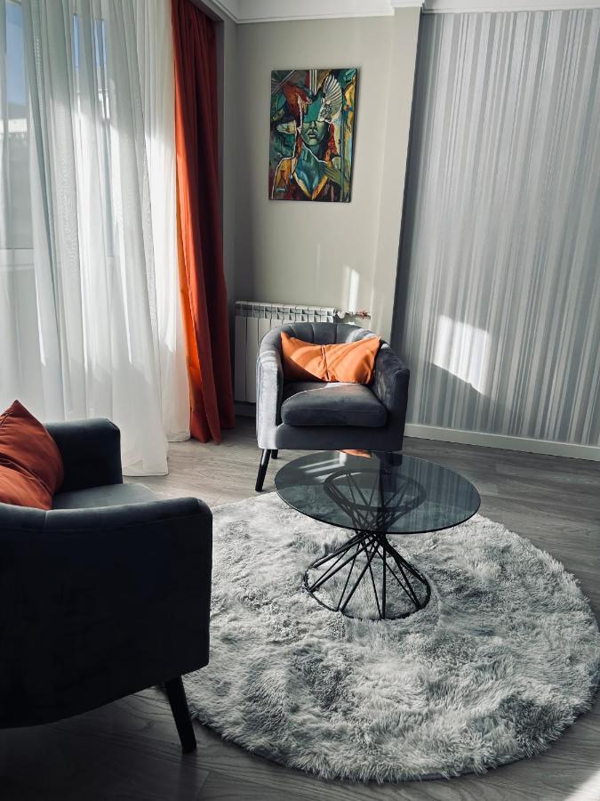 Maia Grand * Bucureşti