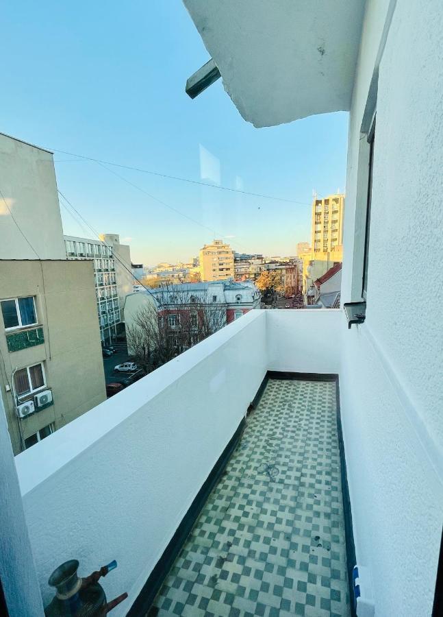 Your Deluxe In Center Apartment *