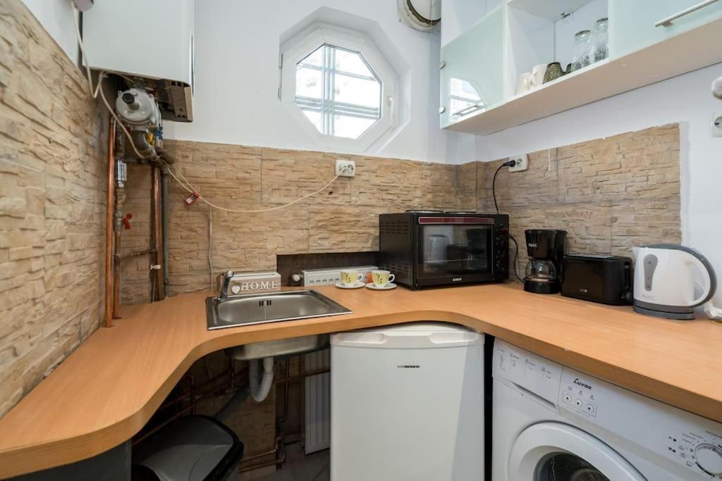 Apartment Galaxy Near Old Town