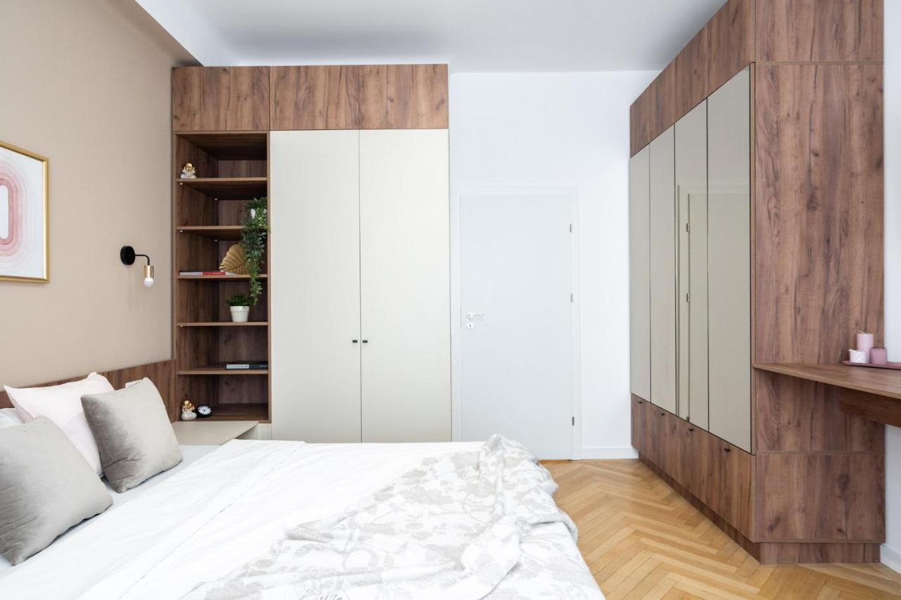 Old Town Bucharest, Luxury 2 Bedrooms Apartament *