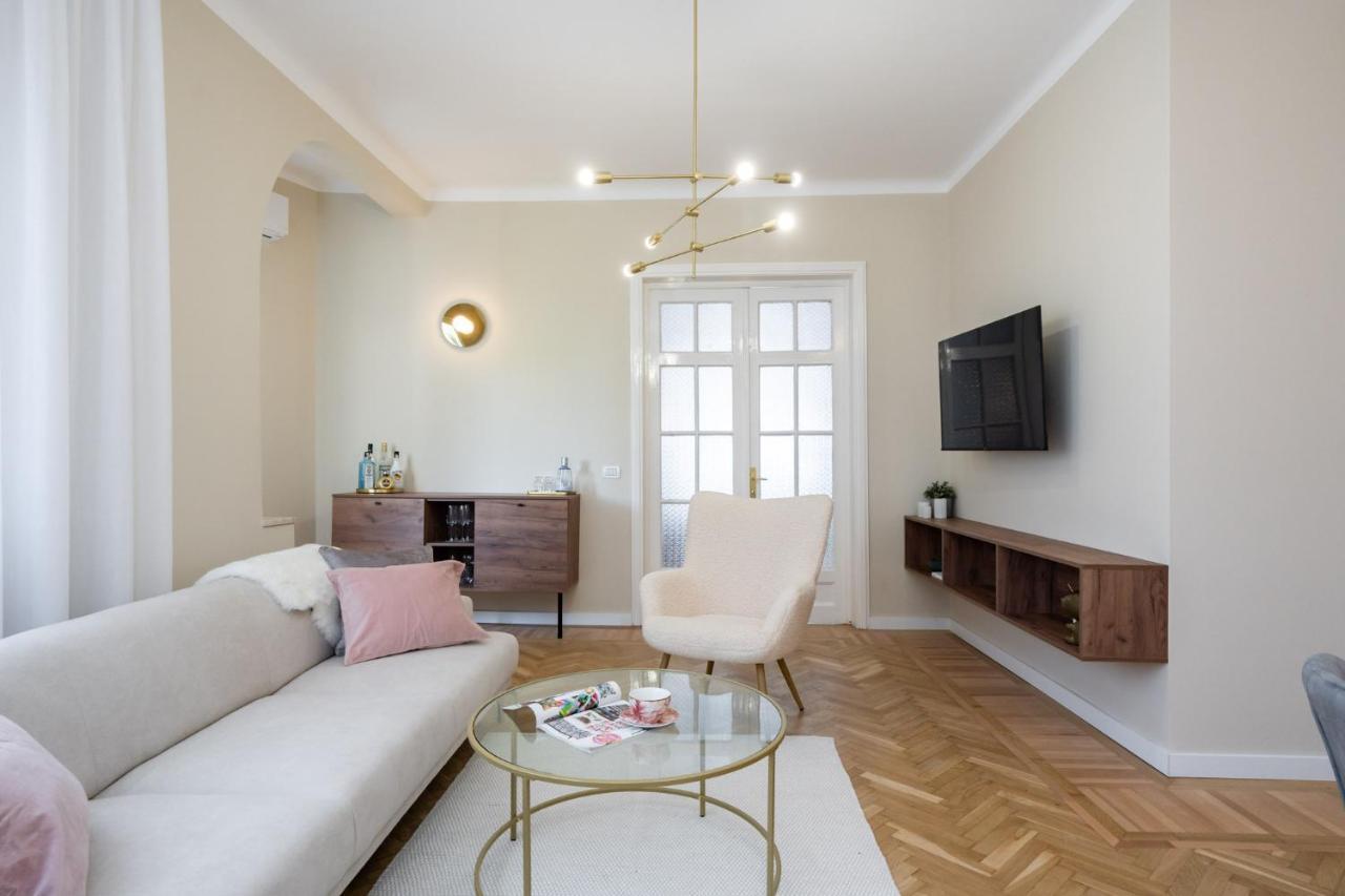 Old Town Bucharest, Luxury 2 Bedrooms Apartament *