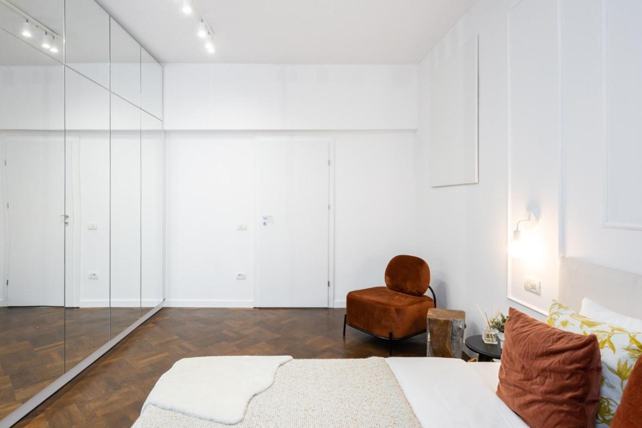 Apartment Elegant Two Bedrooms Bucharest