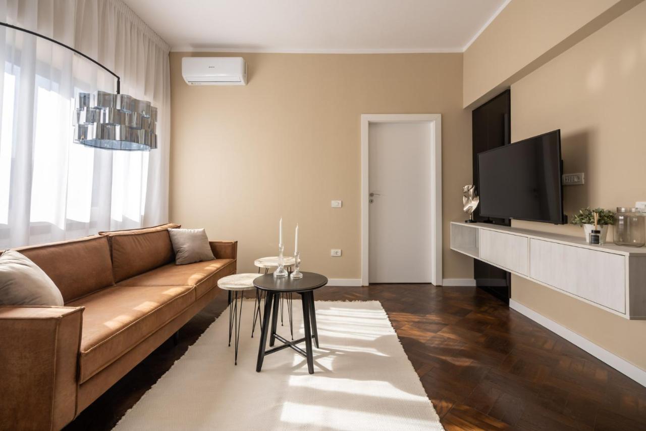 Apartment Elegant Two Bedrooms Bucharest