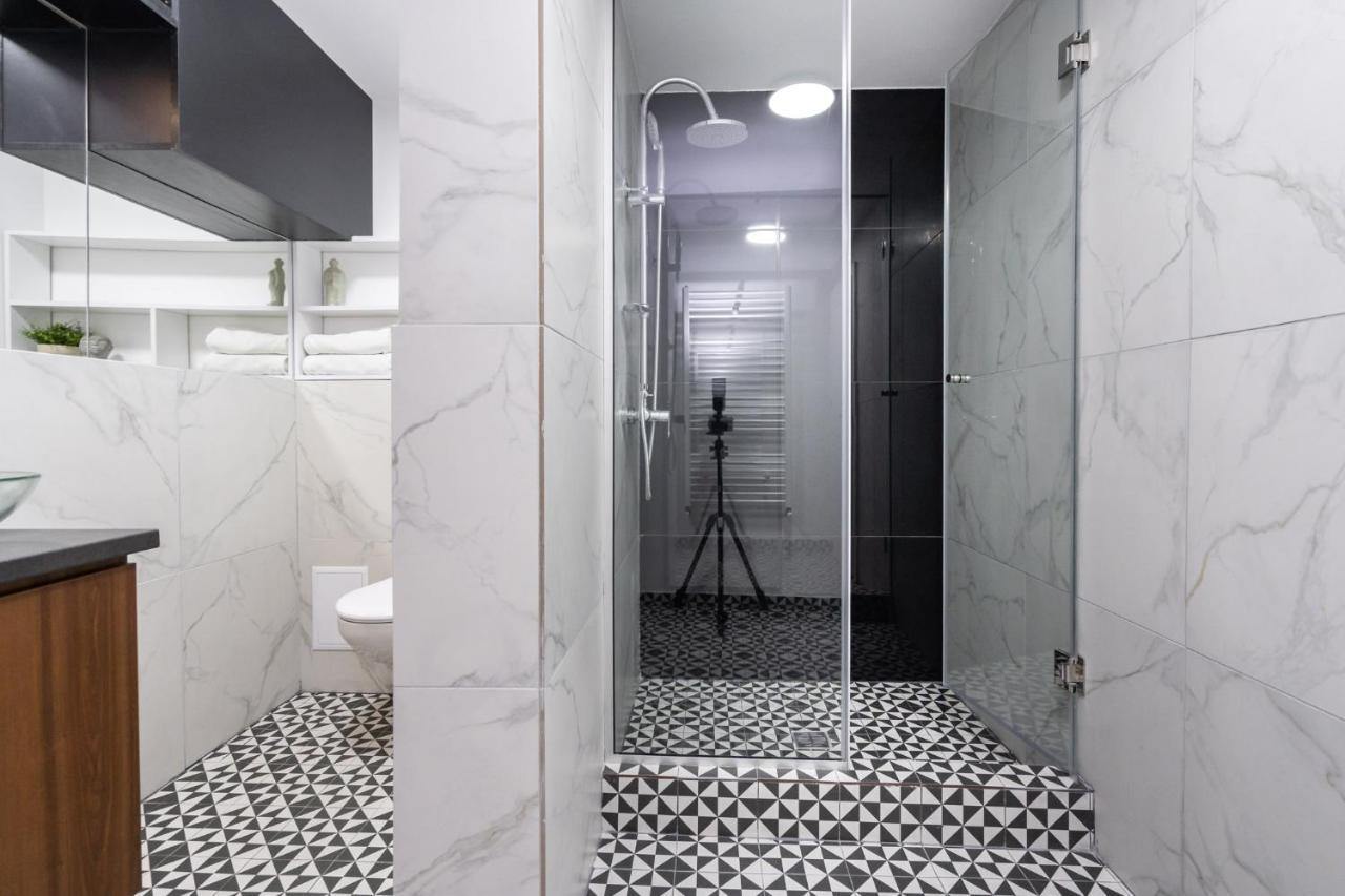 Elegant Two Bedrooms Apartament