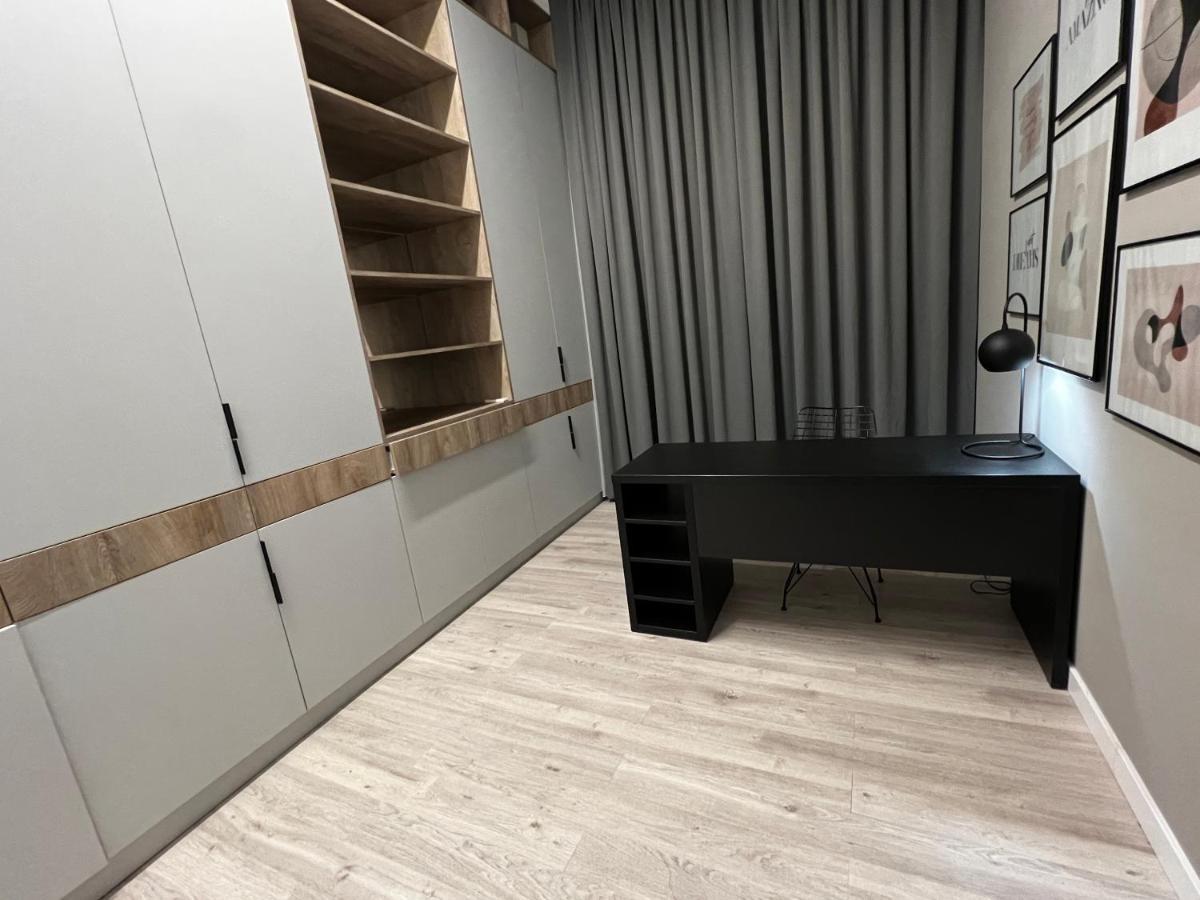 Four Bedroom Apartment, Old Town Apartment *