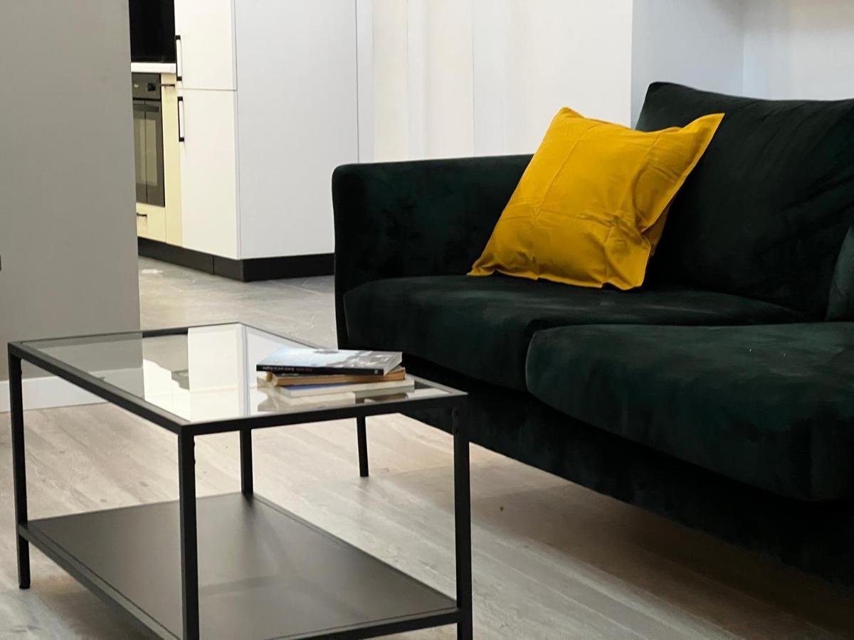 Four Bedroom Apartment, Old Town Apartment *
