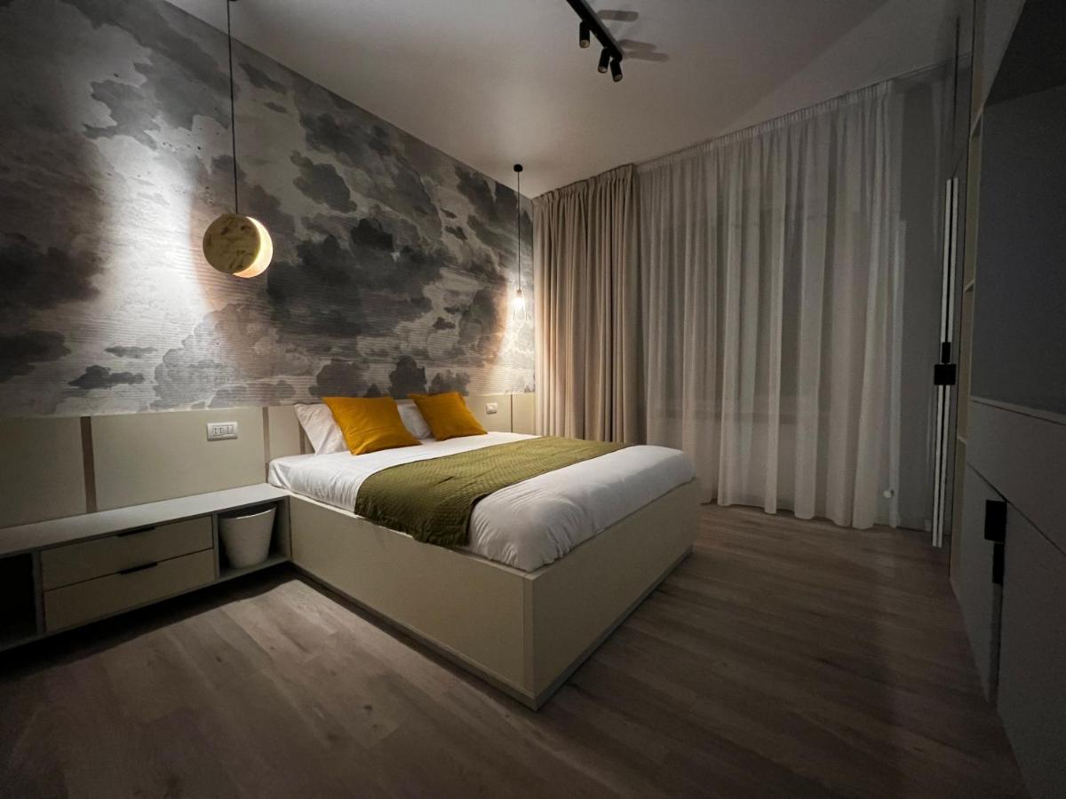 Four Bedroom Apartment, Old Town Apartment *