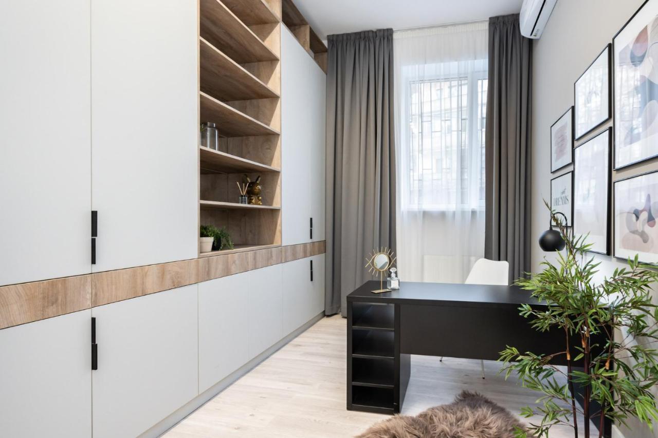 Four Bedroom Apartment, Old Town Apartment