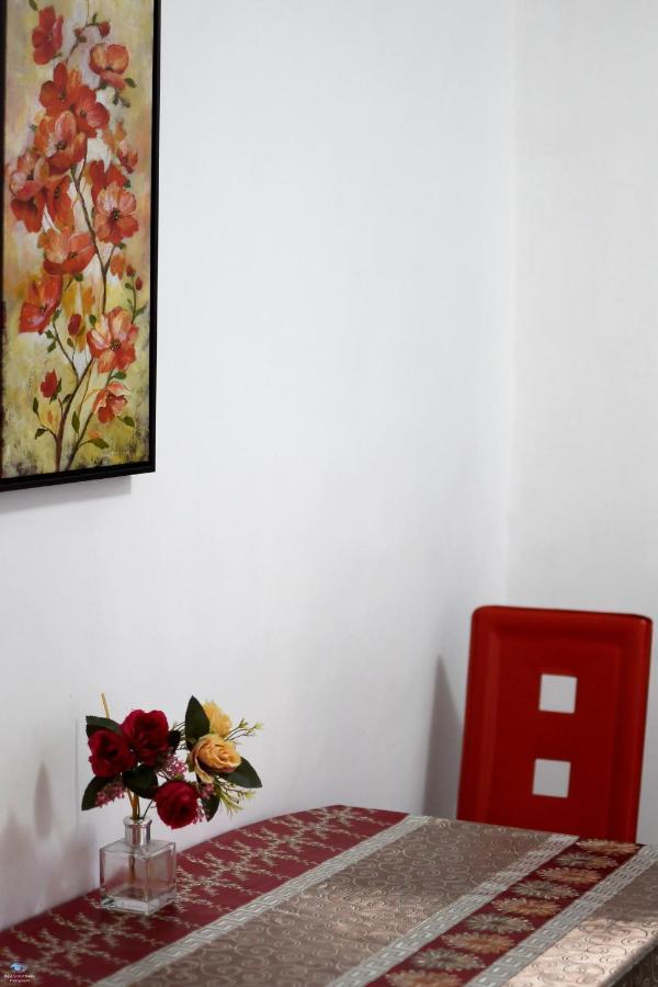 Apartment Modern Semi-central 1 Bedroom Apartment, 3 Parks Nearby *