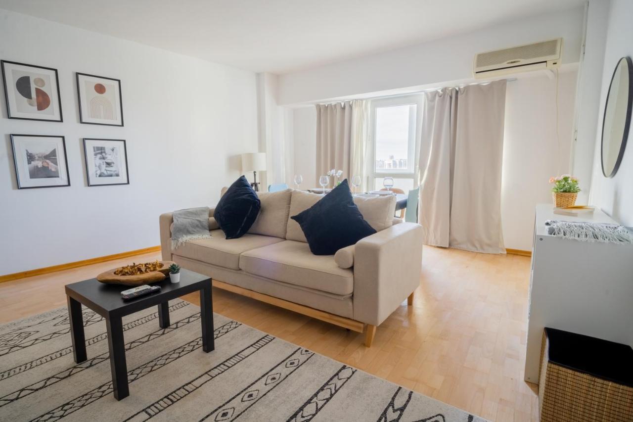Apartment Center With Skyline View *