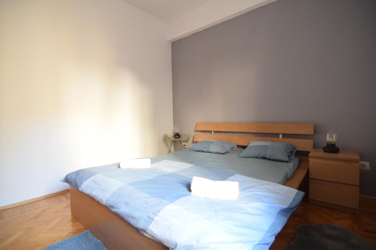Old Town Apartment *