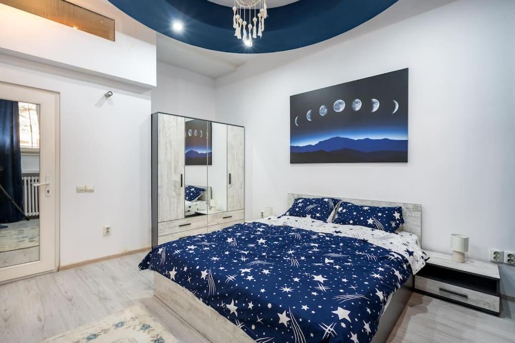 Apartment Galaxy Near Old Town