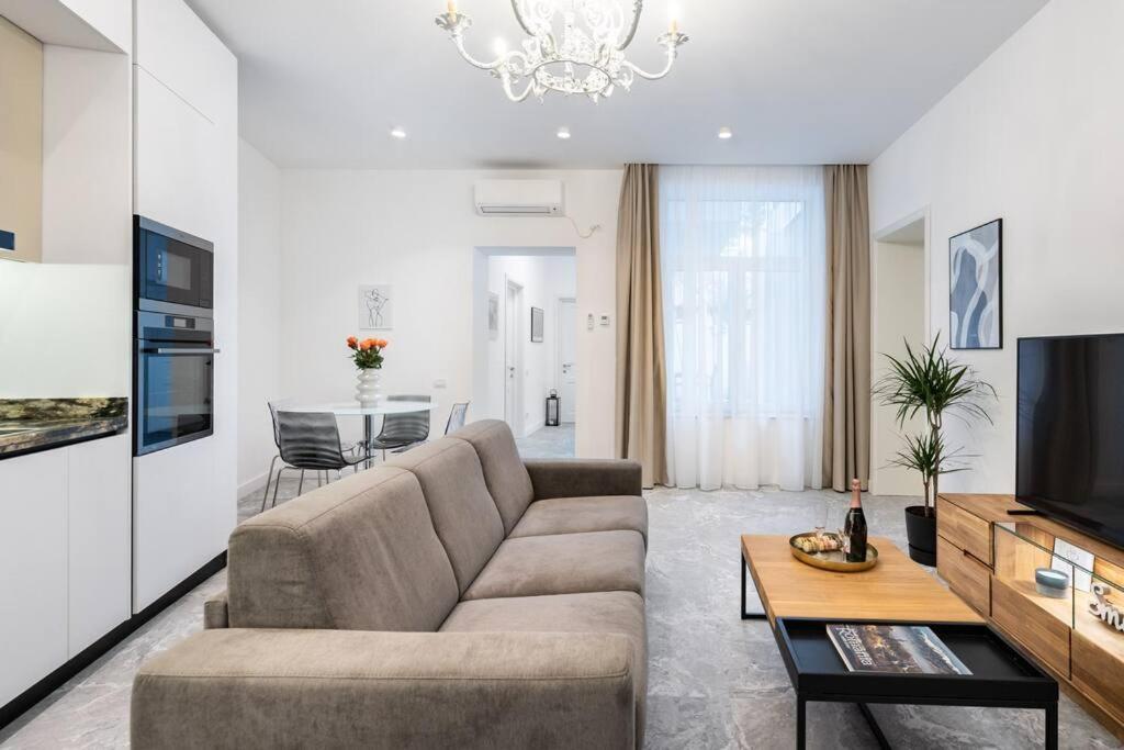Berthelot King's With Courtyard Apartment *