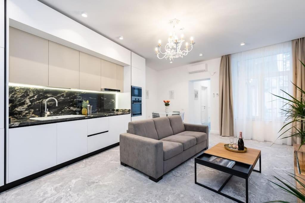 Berthelot King's With Courtyard Apartment Bucharest