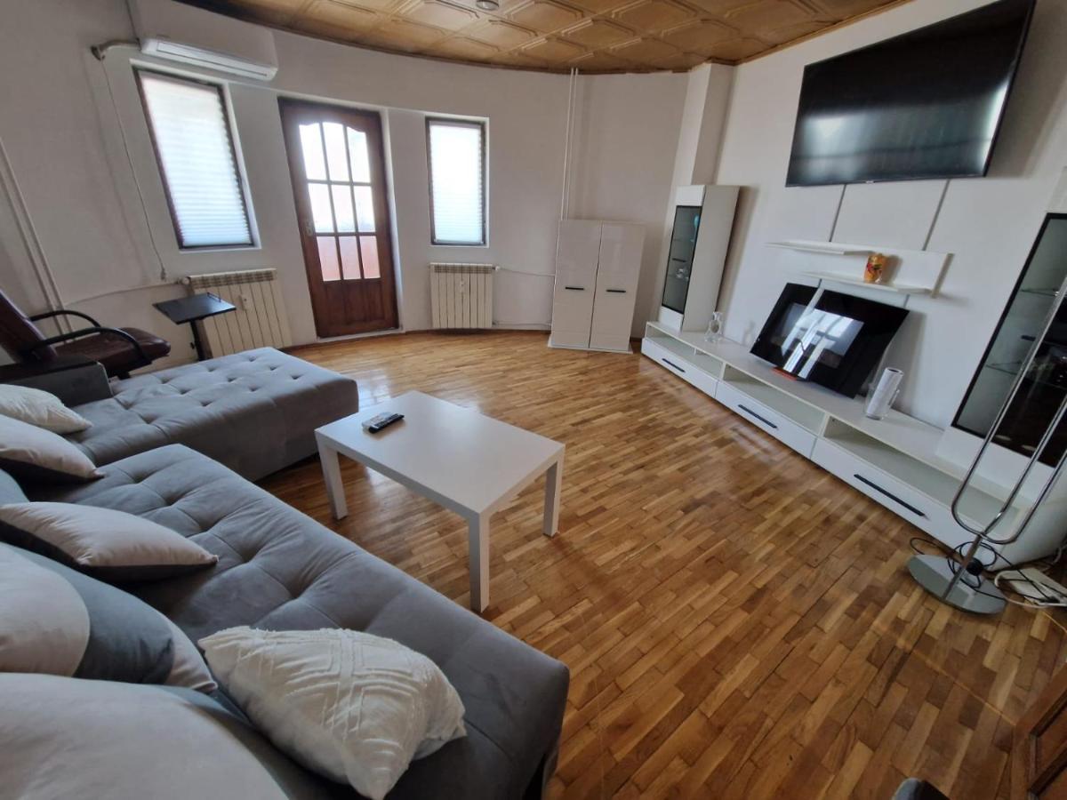 Apartament Piata Muncii With A View