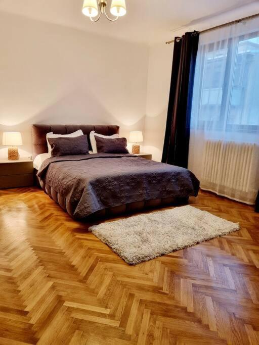 Cozy Near Center Apartament *