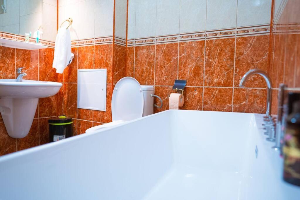 Lovely 2 Bedroom Apartment, Free Parking Apartment Bucharest
