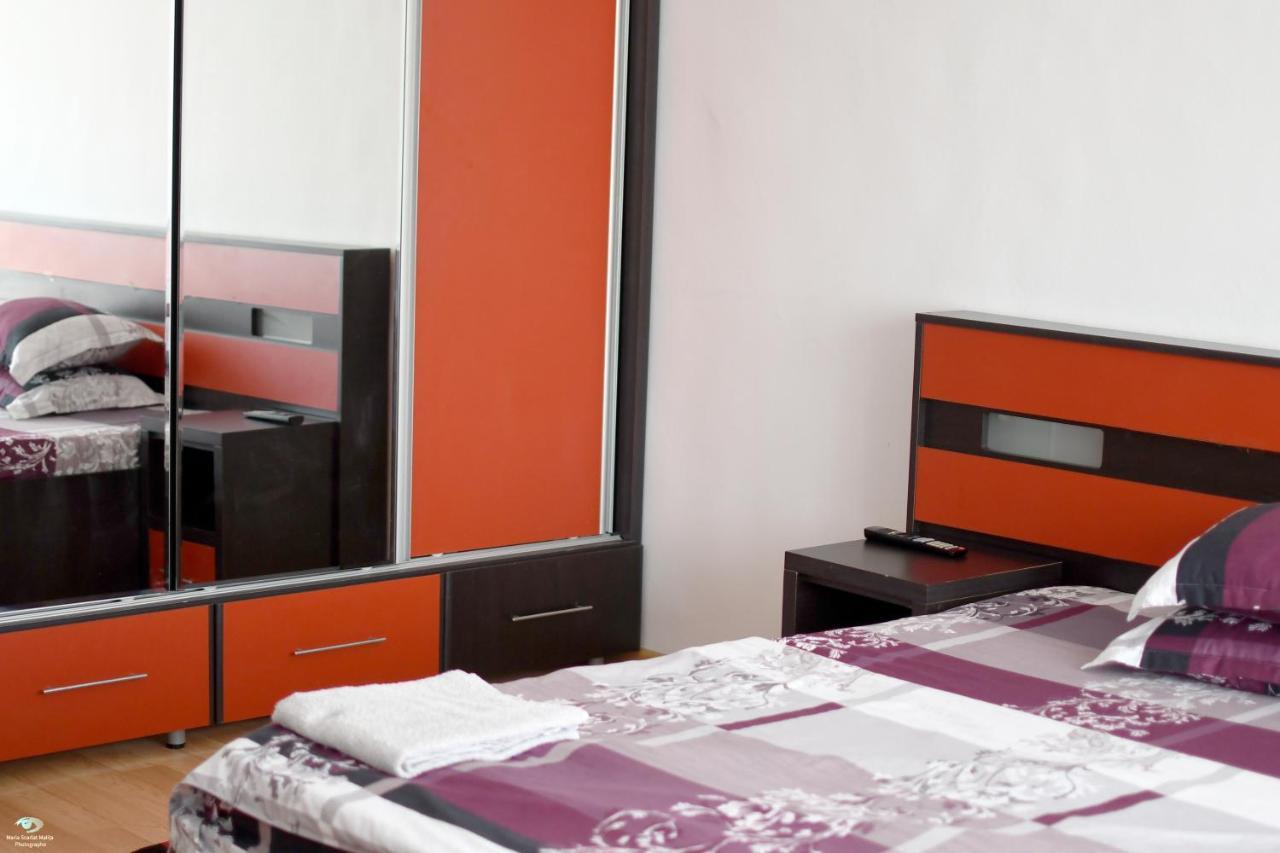 Apartment Modern Semi-central 1 Bedroom Apartment, 3 Parks Nearby *