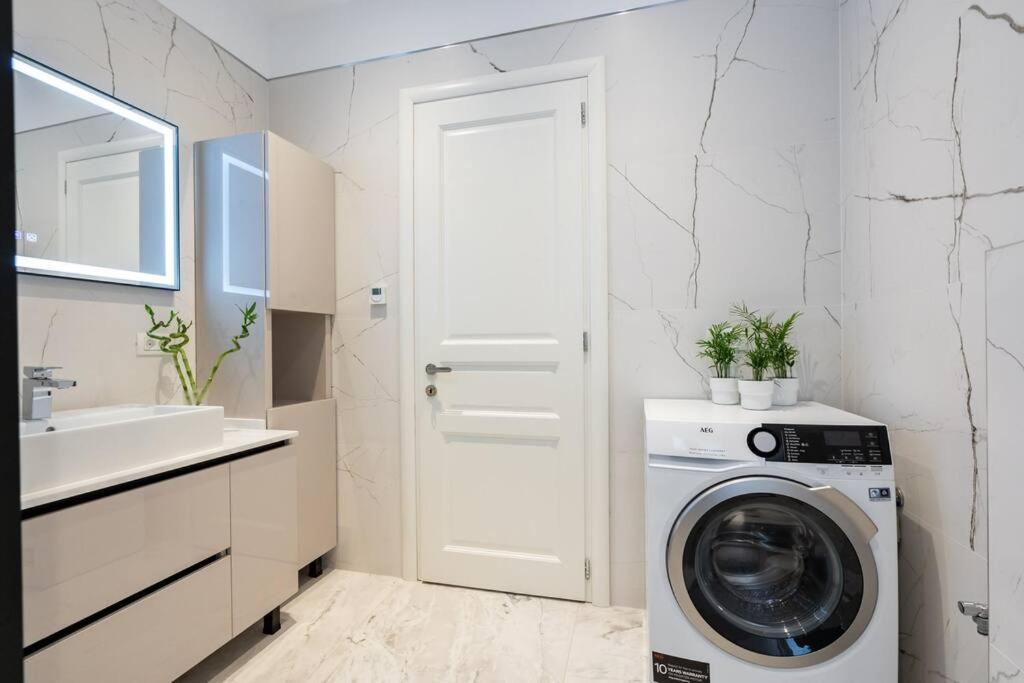 Berthelot King's With Courtyard Apartment *