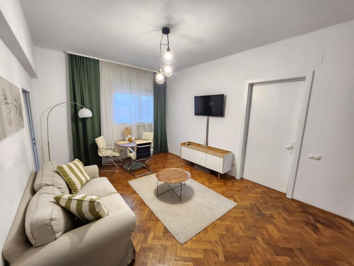 Piata Natiunile Unite In Apartment