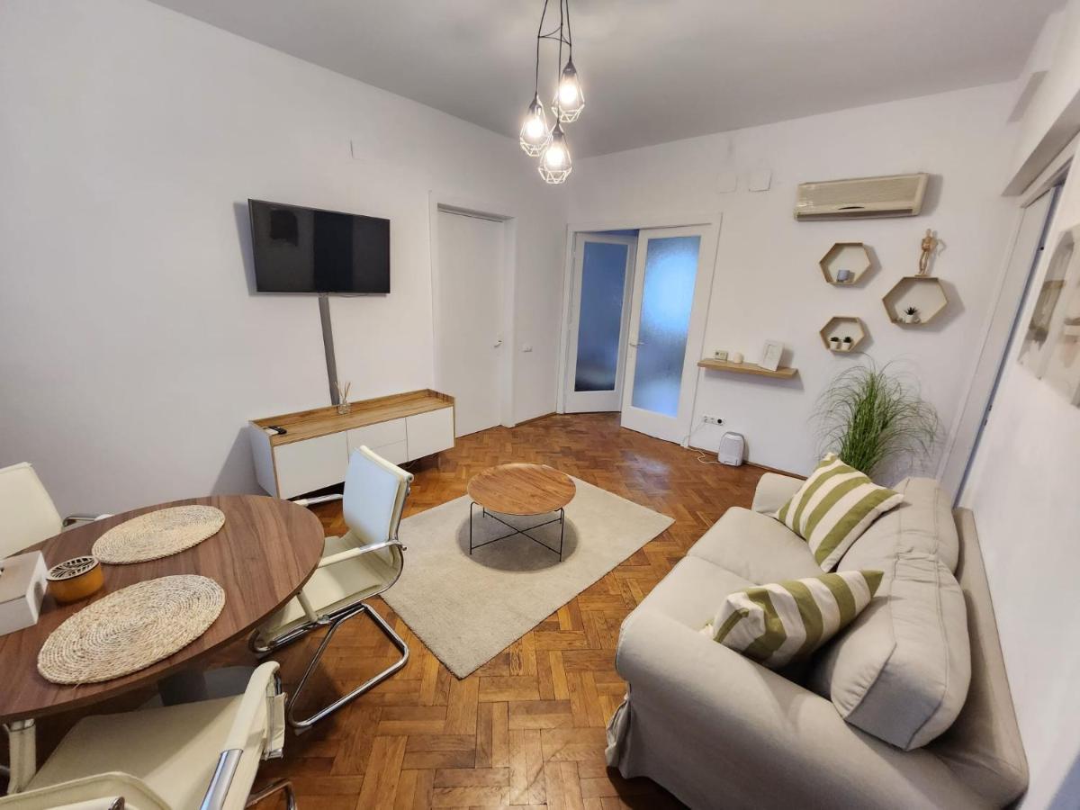Piata Natiunile Unite In Apartment