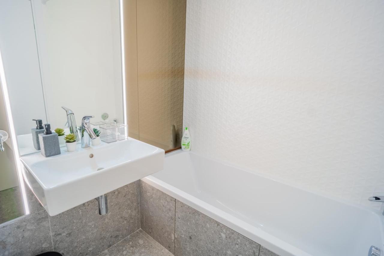 Apartament Designer In Aviatiei Tower *