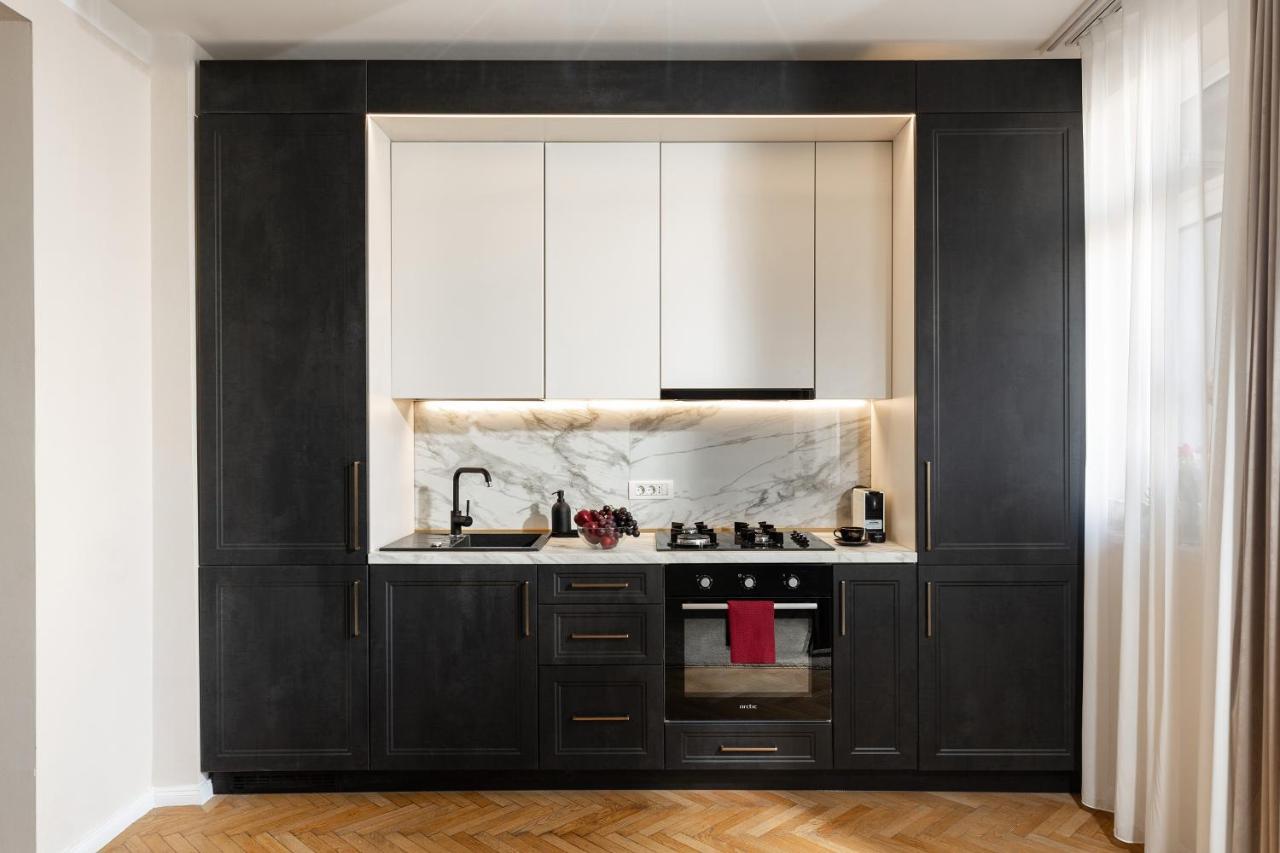 Apartament Qult - Invictus