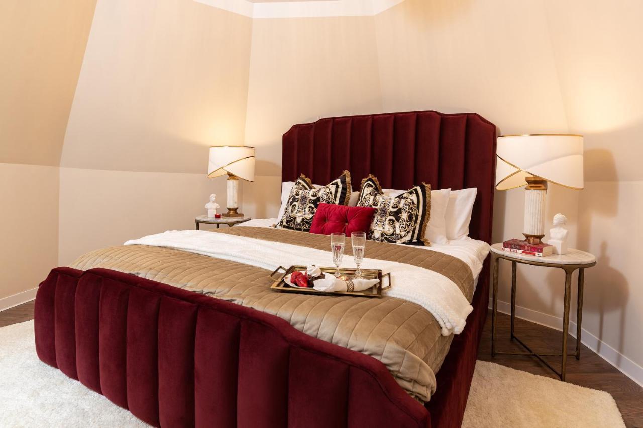 Apartament Qult - Invictus