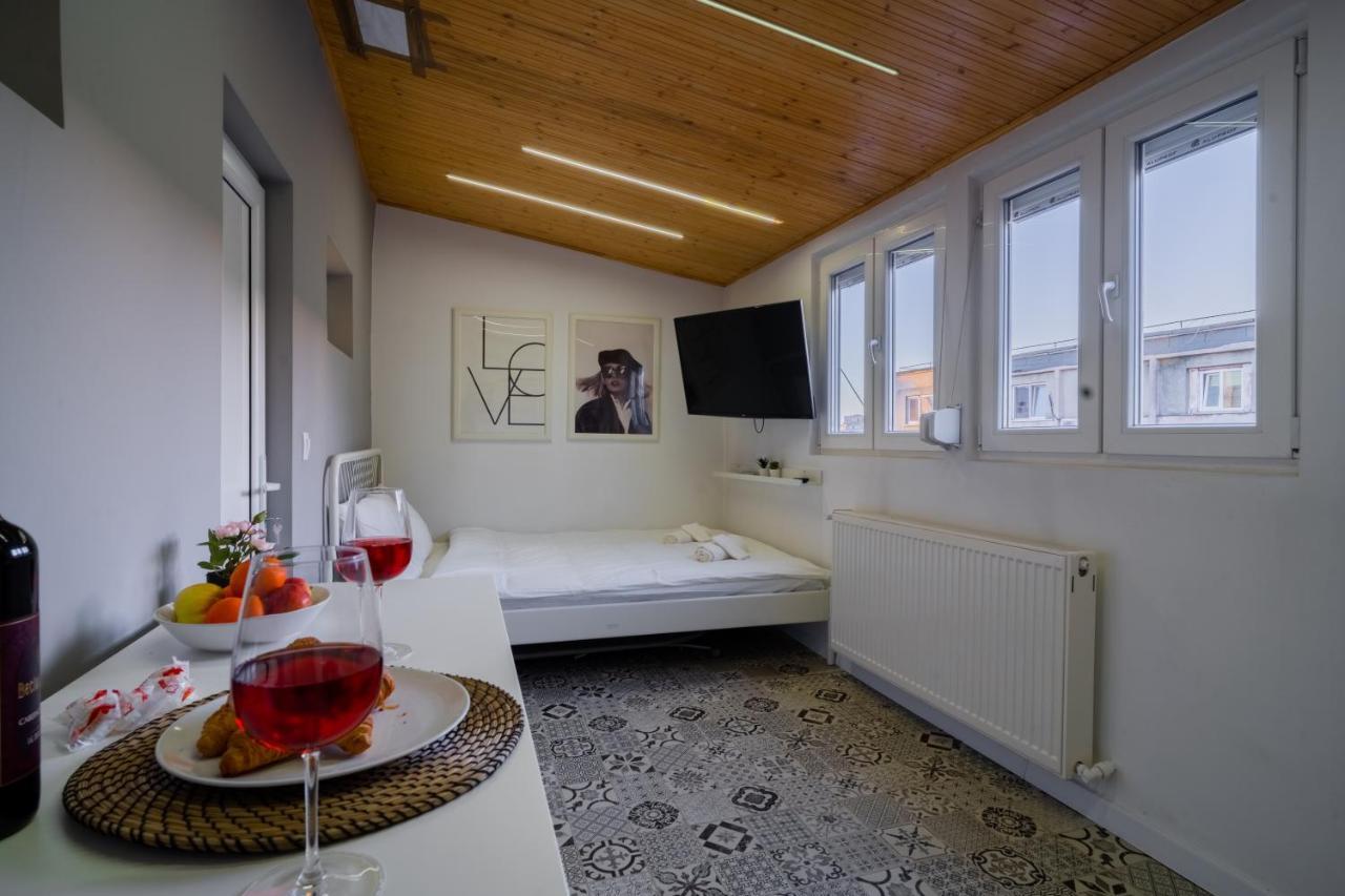 One Bedroom Flat In Bucharest's Historic District *
