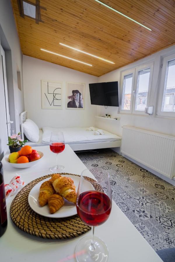 One Bedroom Flat In Bucharest's Historic District