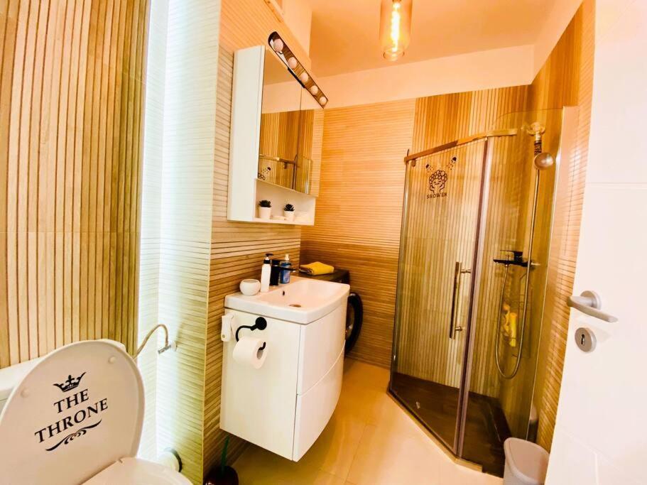 Blue Plaza Studio Apartment *
