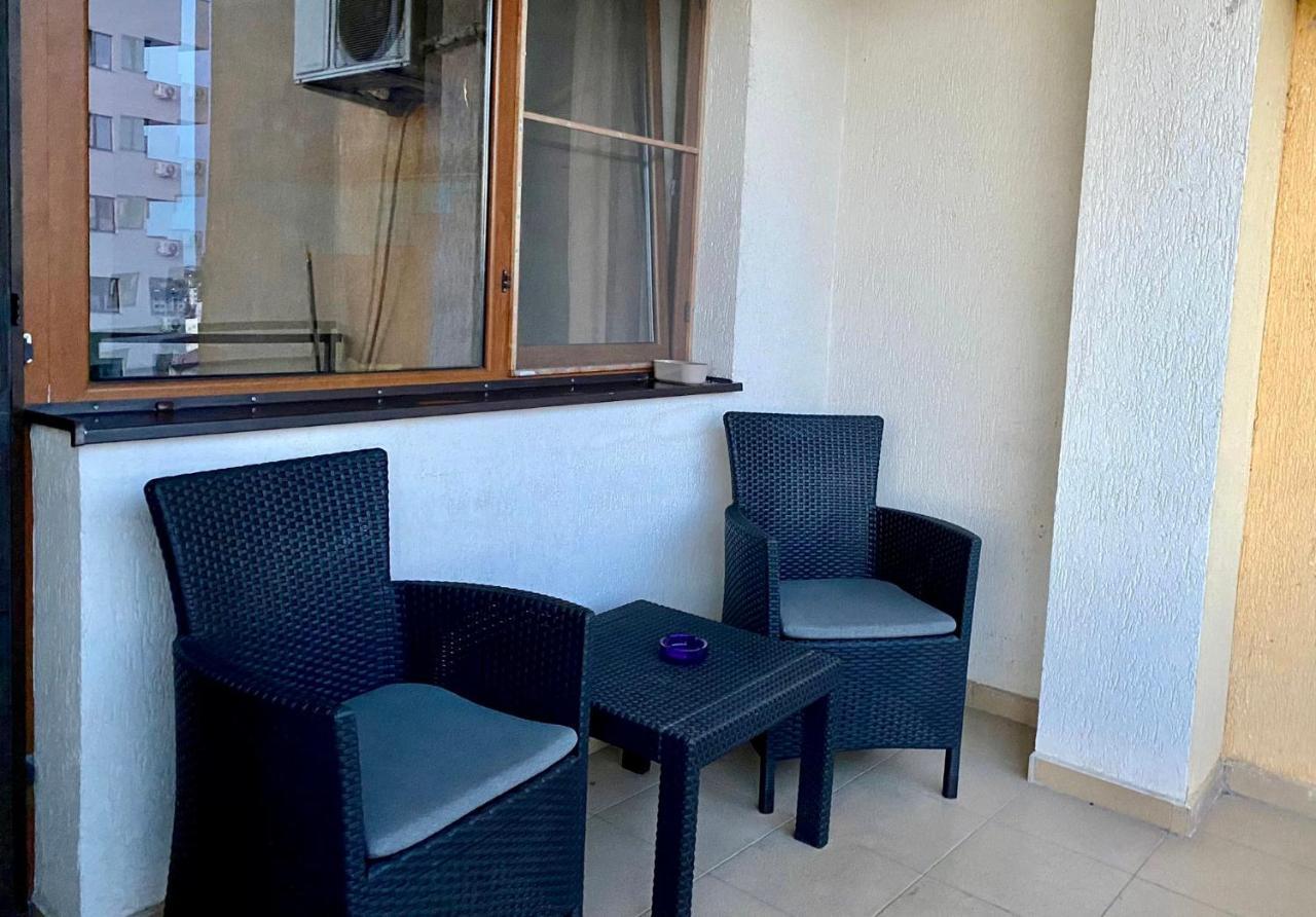 Sky Modern 1 Bedroom Apt W Free Parking Apartment