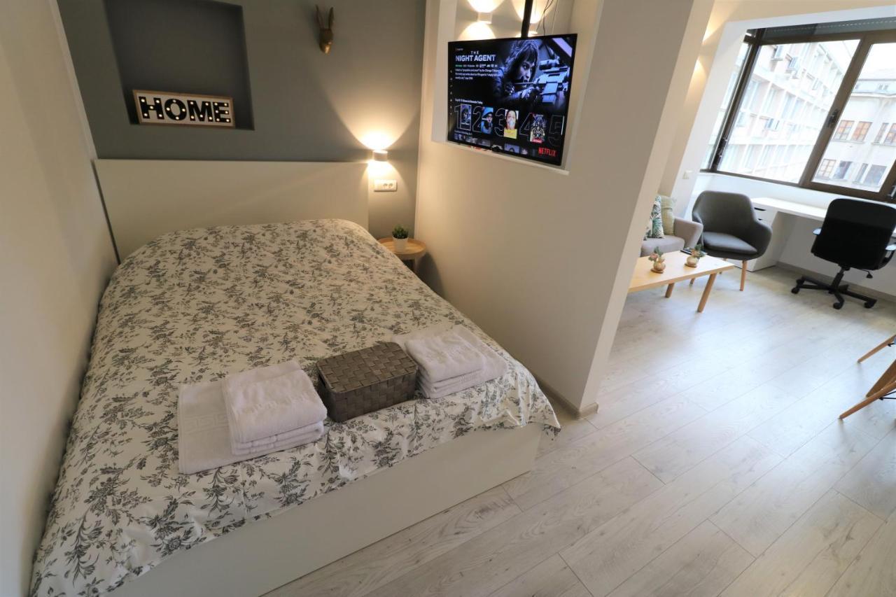 Cozy Novotel Studio - Free Minibar - Quiet & Peace Bucharest