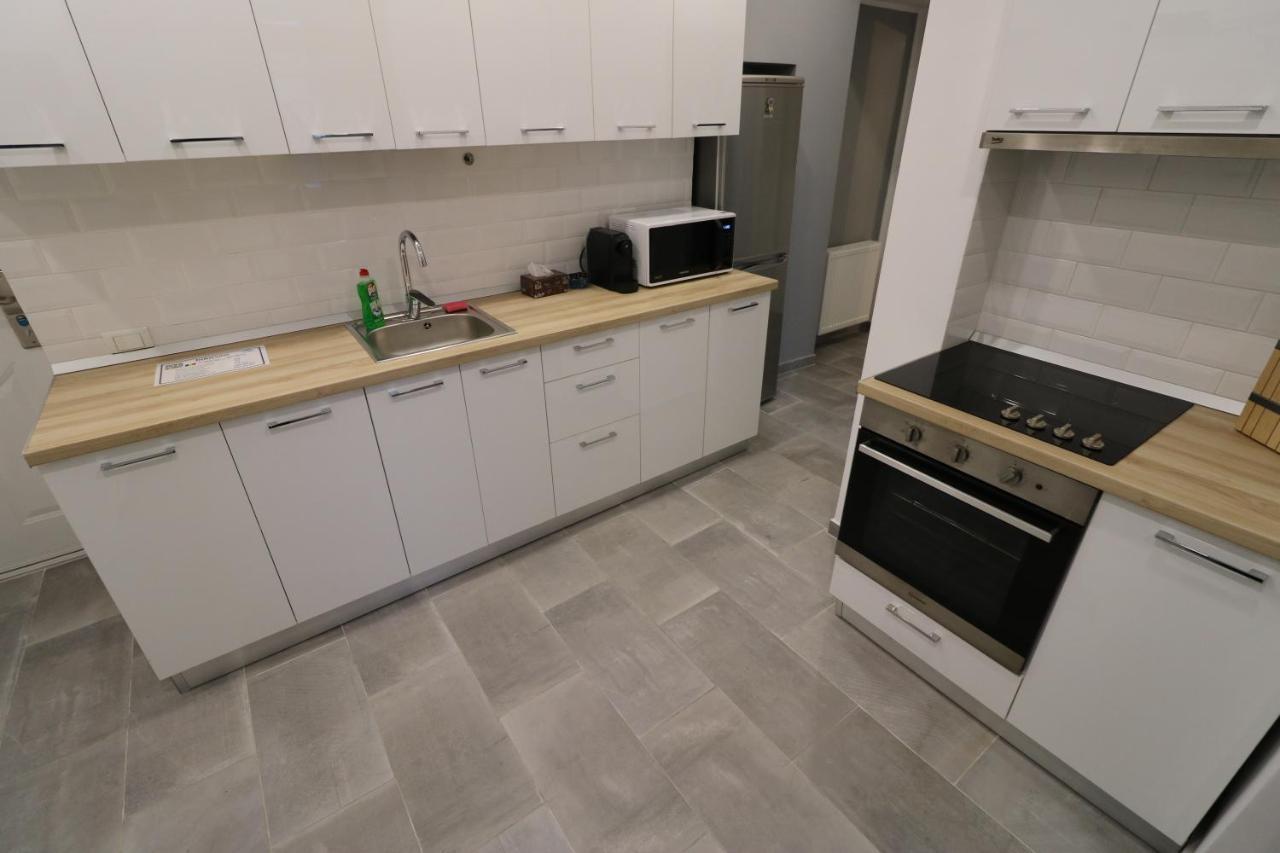 Cozy Novotel Studio - Free Minibar - Quiet & Peace Apartment Bucharest