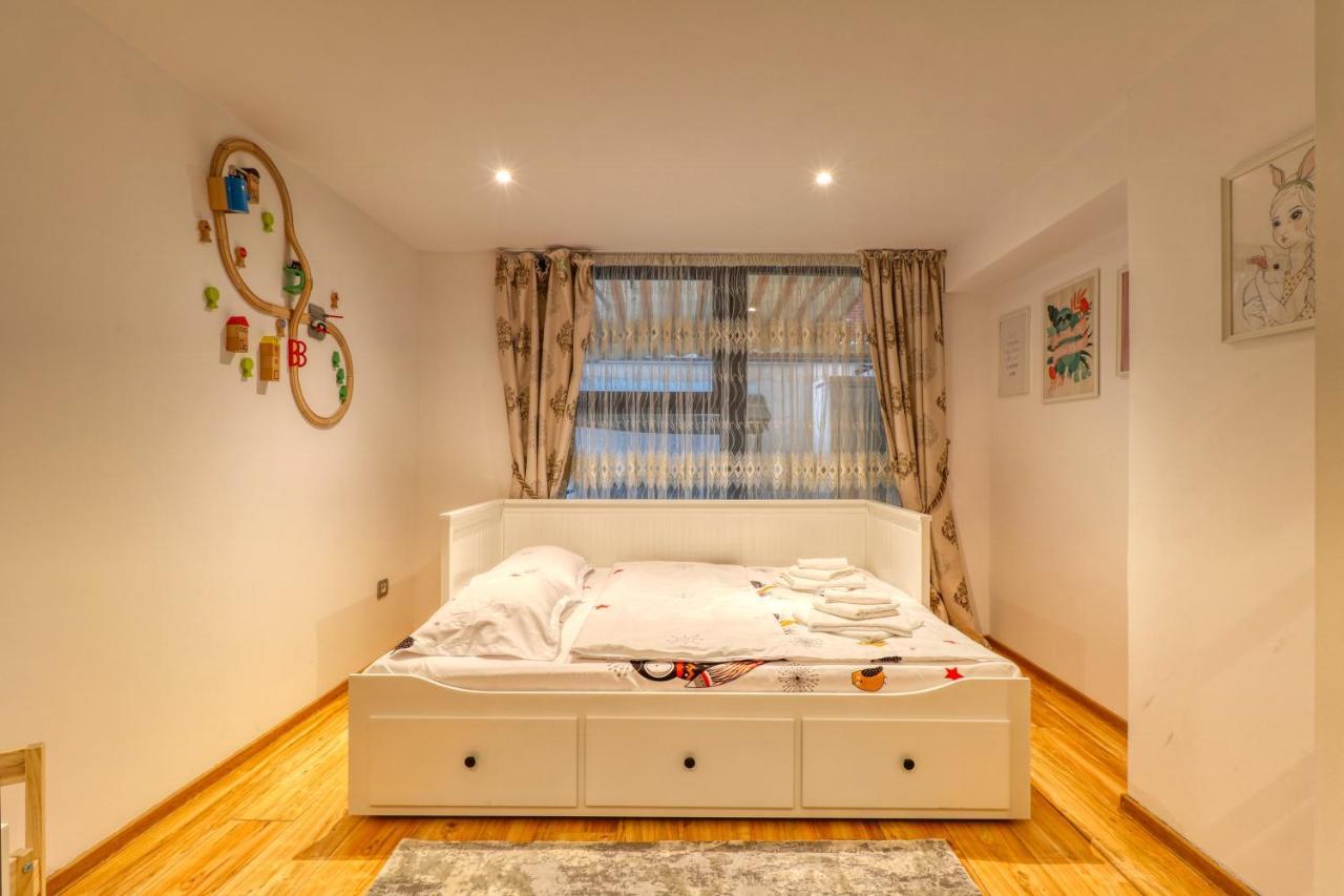 Apartment 3 Bedroom In Herastrau Area Bucharest