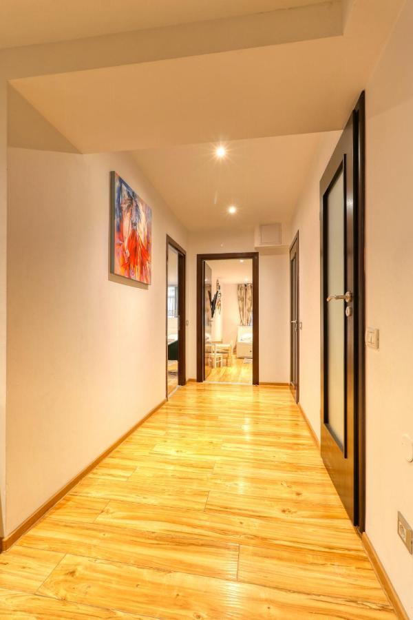3 Bedroom In Herastrau Area Apartamento