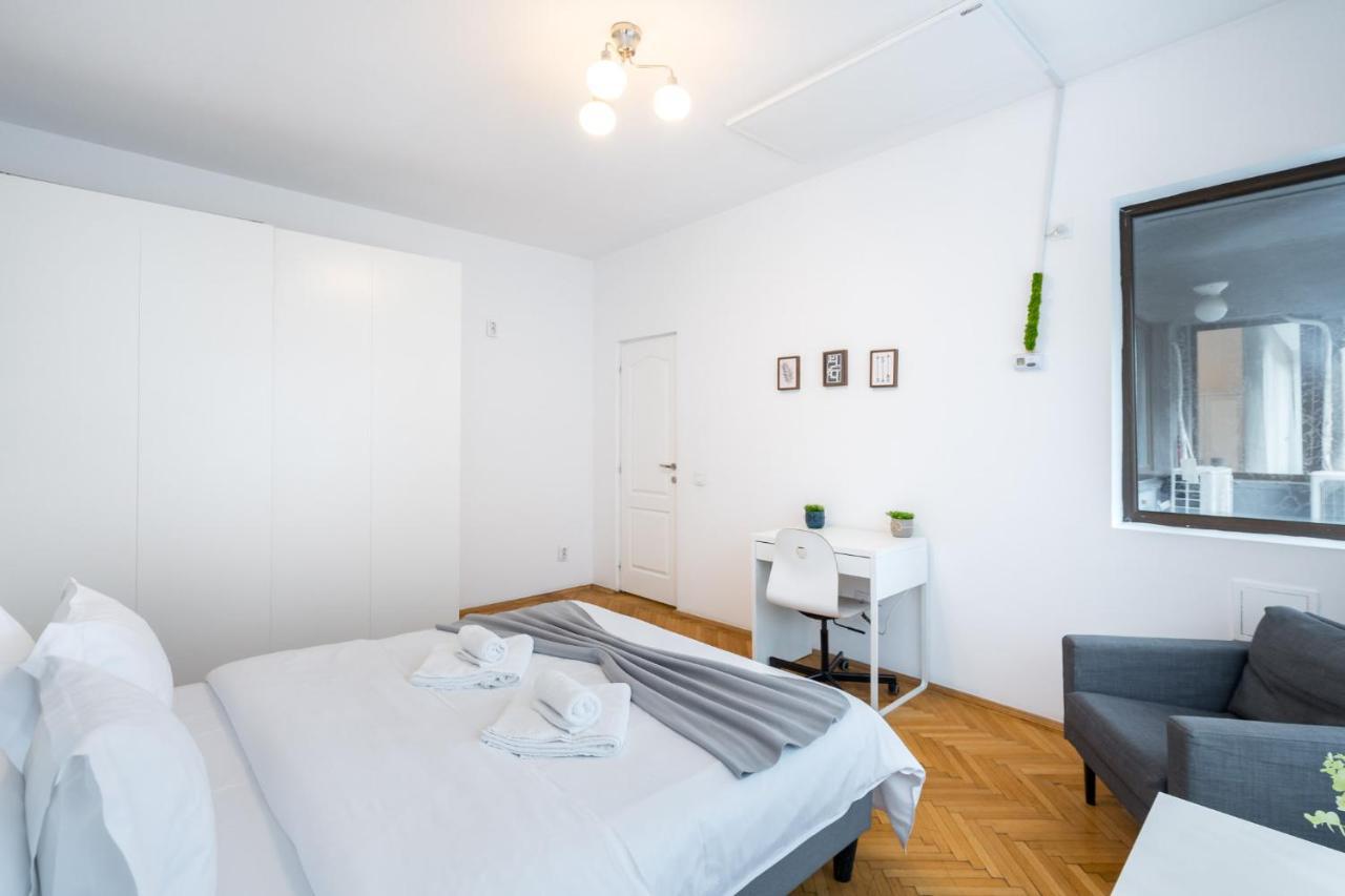 Aonia 2bdr - P-ta Romana View Apartment Bucharest