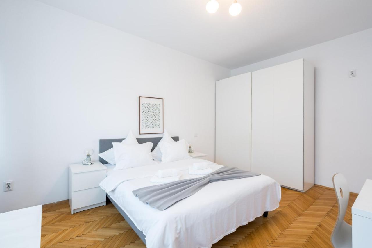 Apartment Aonia 2bdr - P-ta Romana View