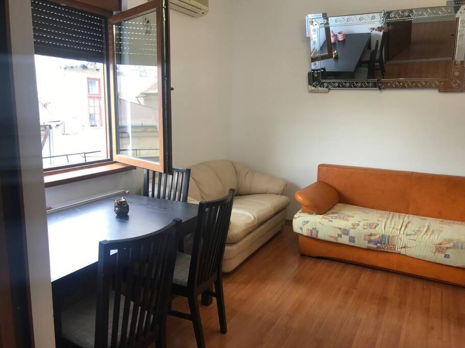 Fully Furnished Spacious 2bedroom Apartment Bucharest