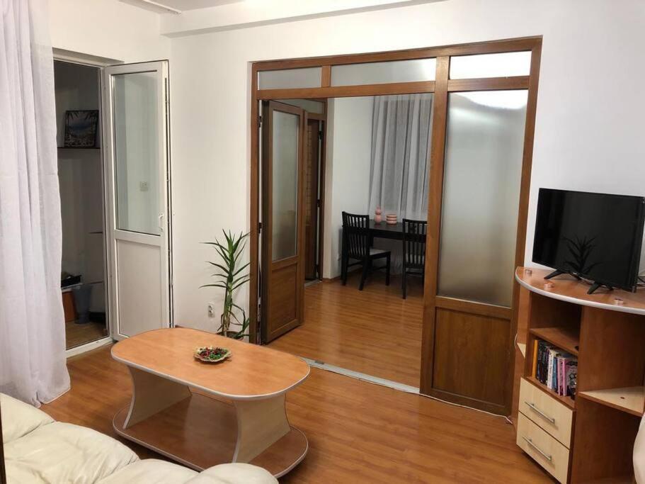Fully Furnished Spacious 2bedroom *