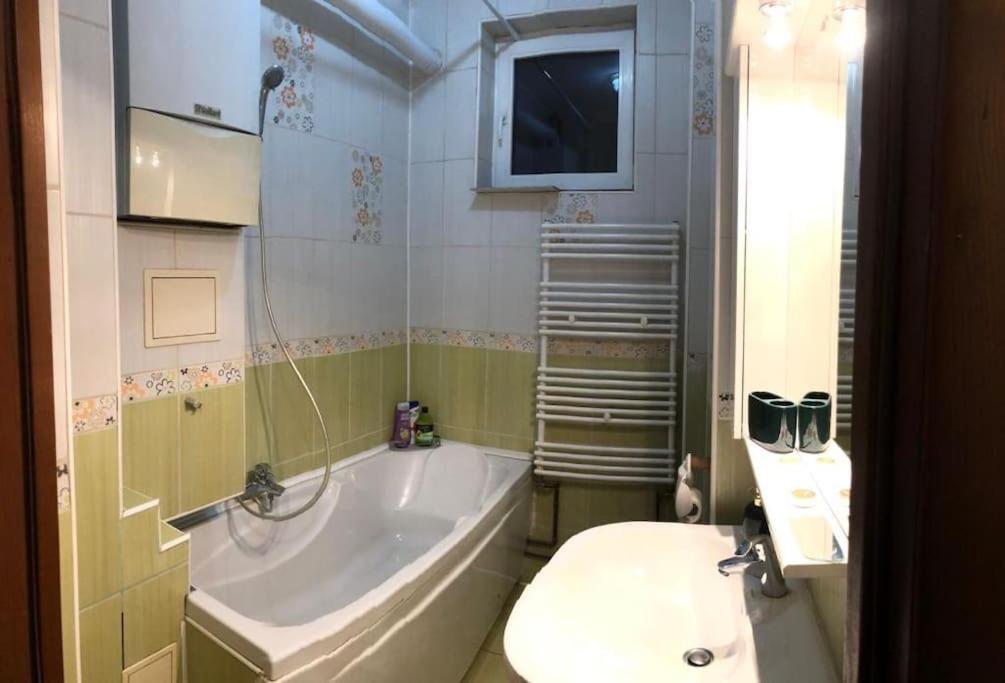 Fully Furnished Spacious 2bedroom Apartment Bucharest