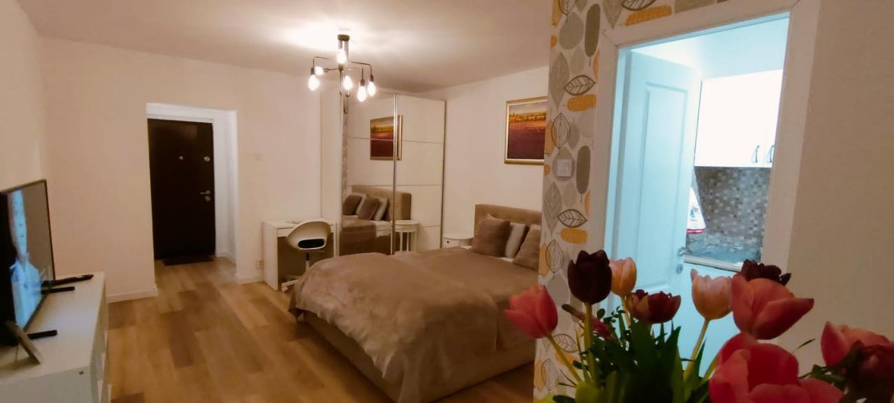 Lotus Apartment *