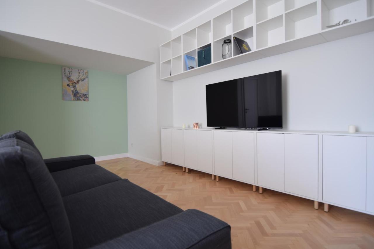 Beautiful In Old Apartment *